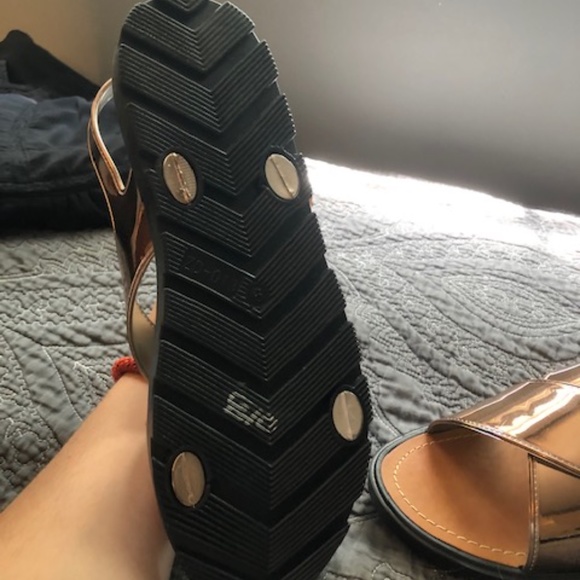 Strap Back Sandals - Picture 4 of 4